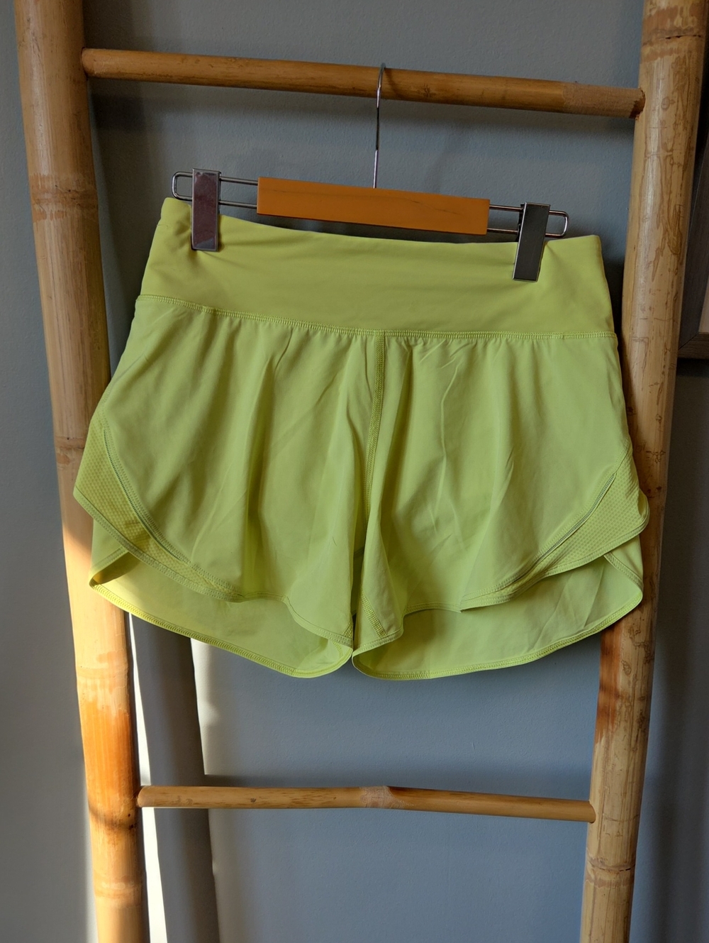Lululemon Speed Up High Rise Running Short - Picture 2 of 8